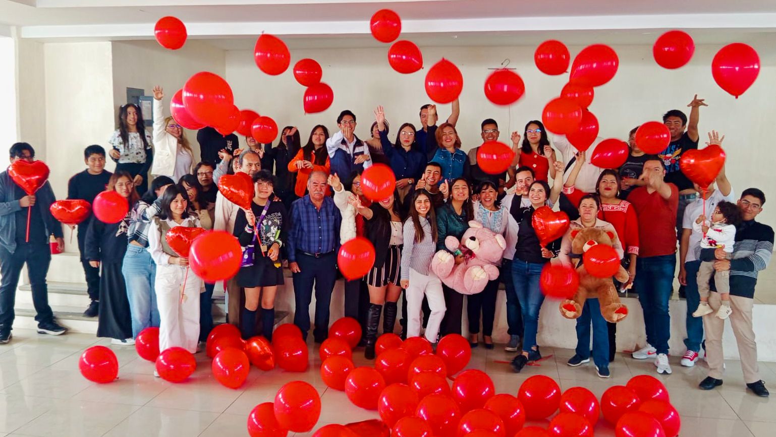 Con jóvenes, llama Anabell Ávalos a fortalecer el amor propio y el autocuidado